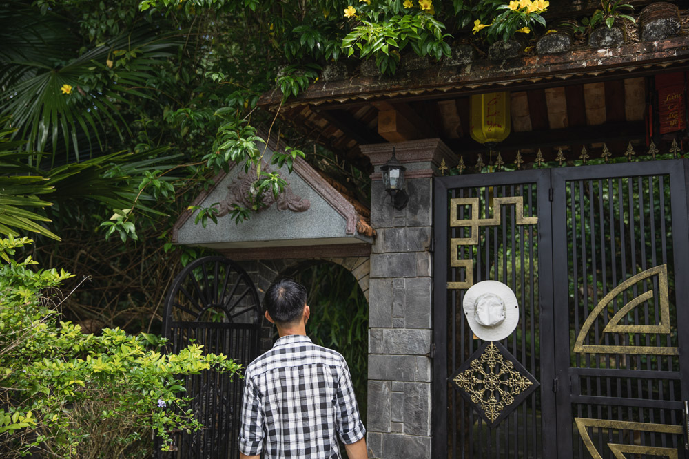Tham quan nhà cổ ở Làng cổ Lộc Yên tỉnh Quảng Nam