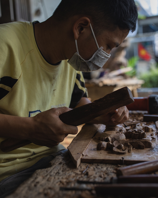 Wood carving - Shopping in Hoi An