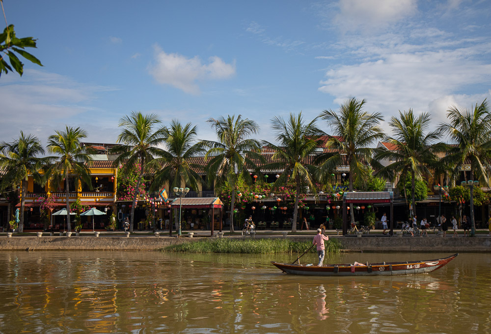 역사적인 무역 항구인 호이안(이전 파이포)의 강변