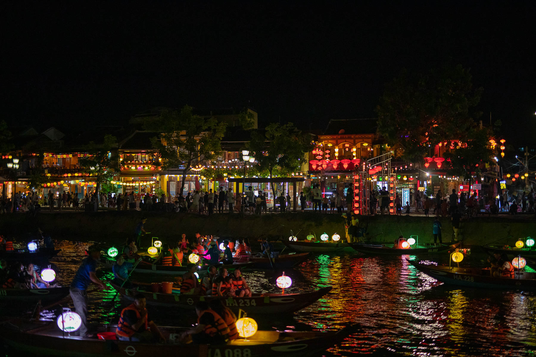 How to celebrate the Mid-autumn Festival in Hoi An Vietnam